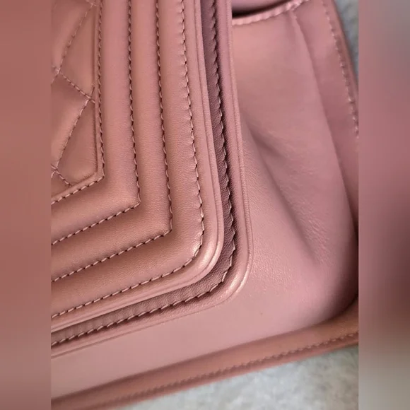 CHANEL Small Boy Bag. - Picture 8 of 15